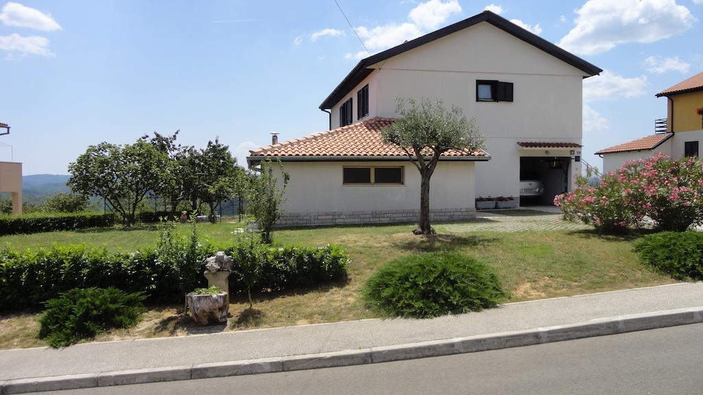 Apartment Fabris Roč Rom bilde